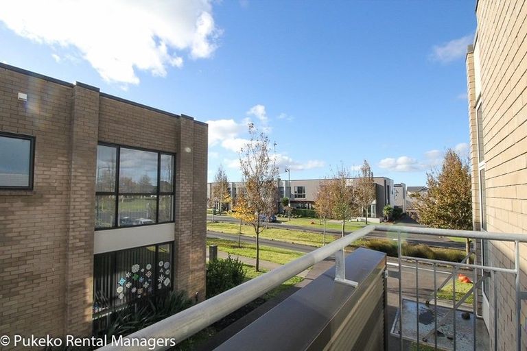 Photo of property in 28 Kuaka Drive, Takanini, 2112