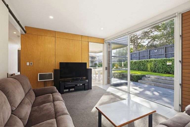 Photo of property in 7 Pikitanga Close, Tawa, Wellington, 5028
