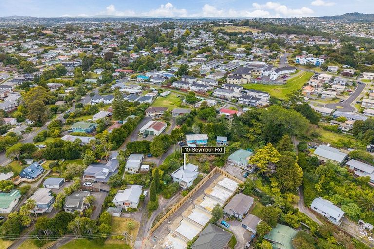 Photo of property in 10 Seymour Road, Sunnyvale, Auckland, 0612