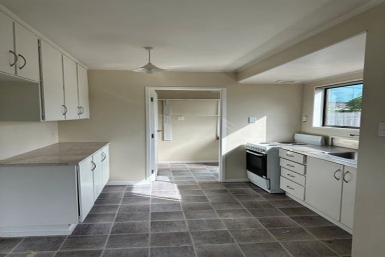 Photo of property in 1/2 Walter Strevens Drive, Conifer Grove, Takanini, 2112