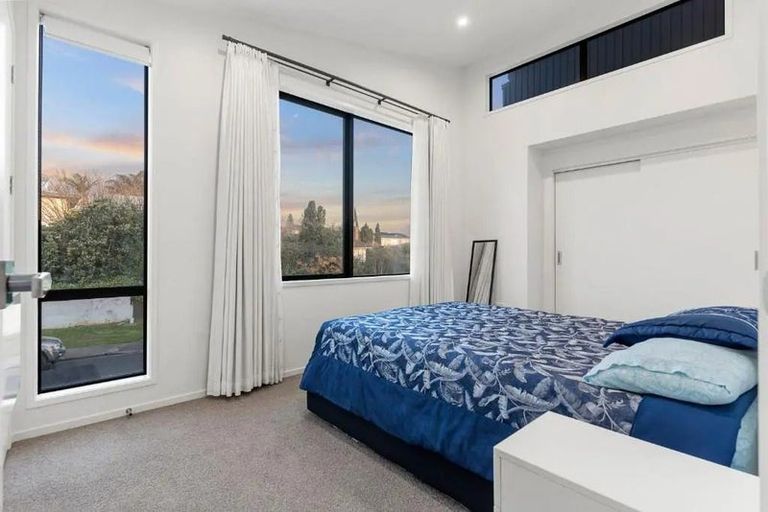 Photo of property in 29 Lewis Road, Pakuranga, Auckland, 2010