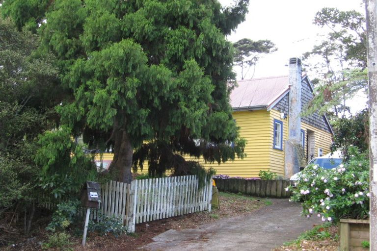 Photo of property in 5 Grovelands Way, Titirangi, Auckland, 0604