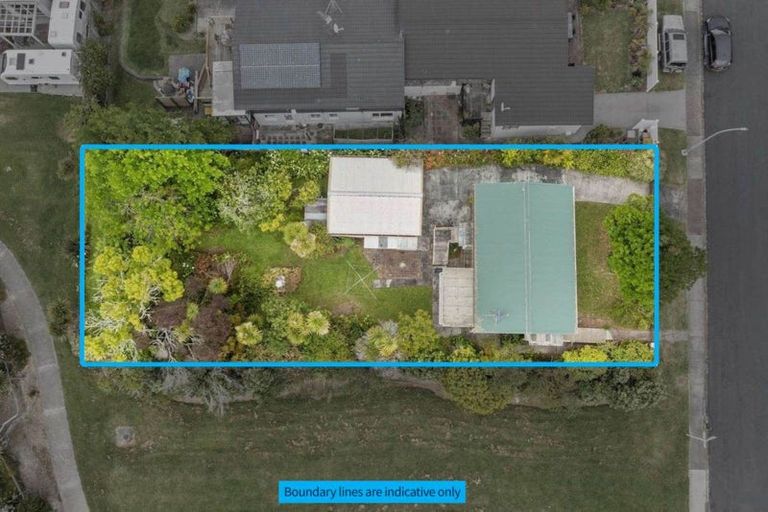 Photo of property in 11 Albatross Road, Red Beach, 0932