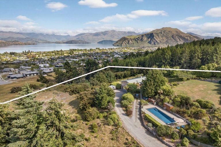 Photo of property in 52 Kirimoko Crescent, Wanaka, 9305