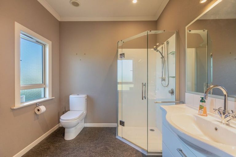 Photo of property in 16 Abbotsford Road, Waipawa, 4210