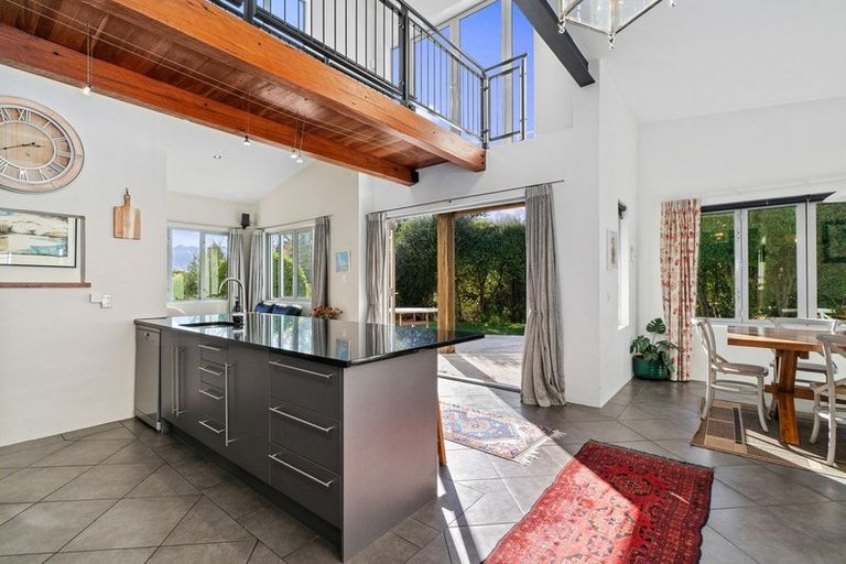 Photo of property in 17 Morrows Mead, Wanaka, 9305