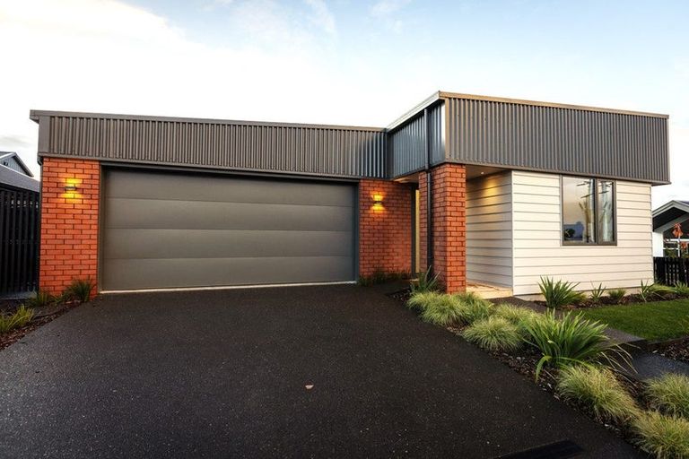 Photo of property in 2/17 Rawhiti Avenue, New Brighton, Christchurch, 8083