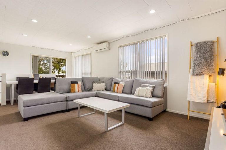 Photo of property in 98 Reynella Drive, Massey, Auckland, 0614