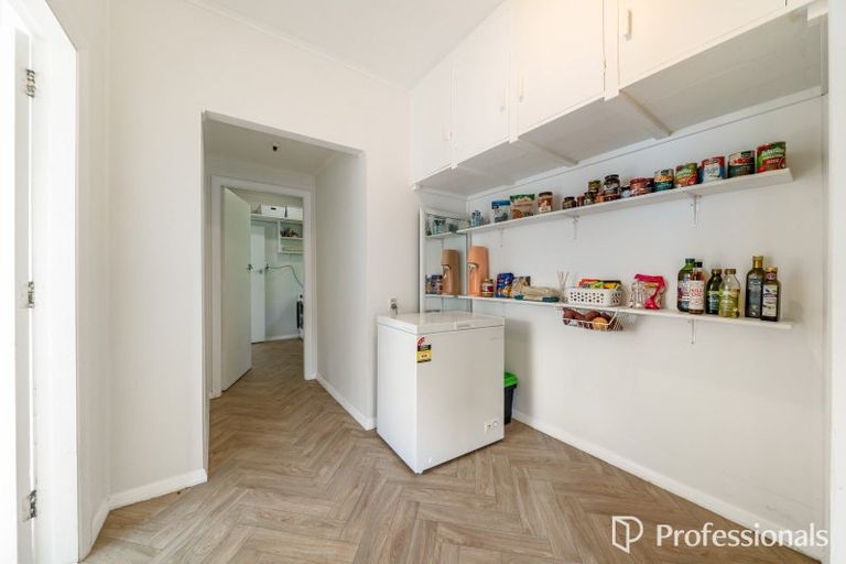 Photo of property in 6 Te Whiti Grove, Korokoro, Lower Hutt, 5012