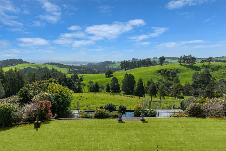 Photo of property in 38 Kaipara View Road, Helensville, 0875