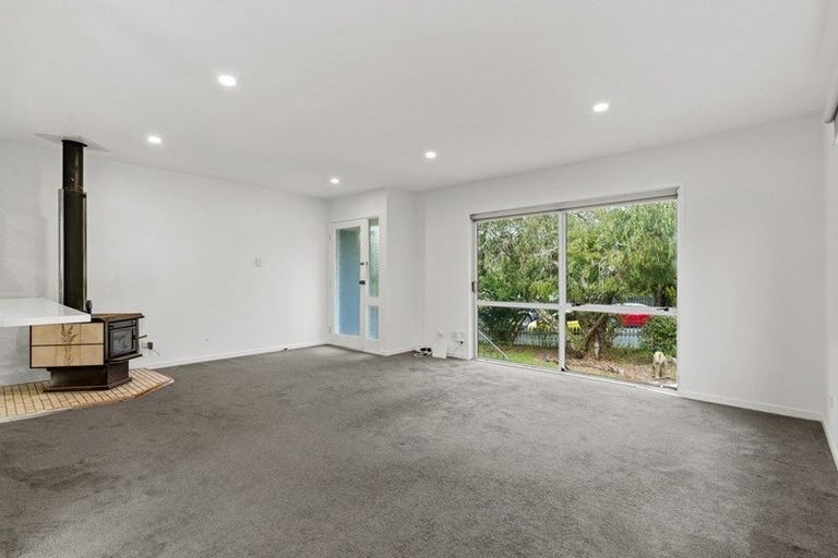 Photo of property in 17 Buisson Glade, West Harbour, Auckland, 0618