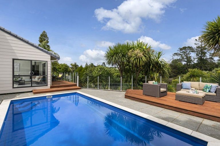 Photo of property in 33 Waipuia Place, Greenhithe, Auckland, 0632