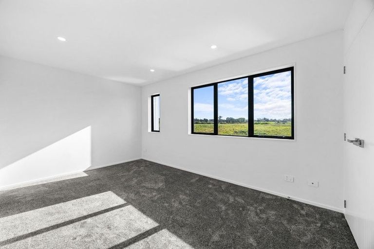 Photo of property in 6 Harikoa Way, Karaka, 2113