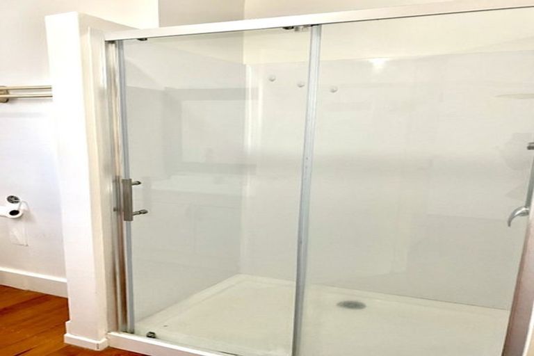 Photo of property in 2/47 Greenslade Crescent, Northcote, Auckland, 0627