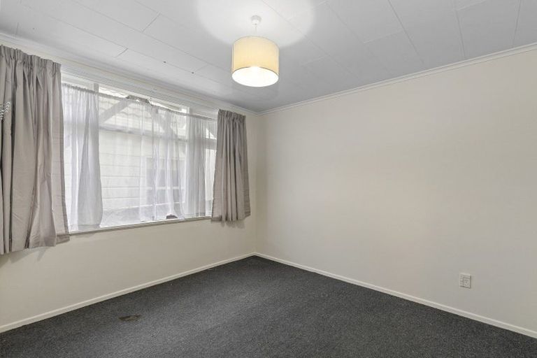 Photo of property in 87 Queens Drive, Lyall Bay, Wellington, 6022