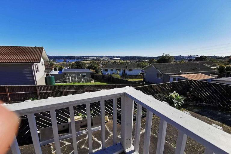 Photo of property in 3 Meadowood Drive, Unsworth Heights, Auckland, 0632