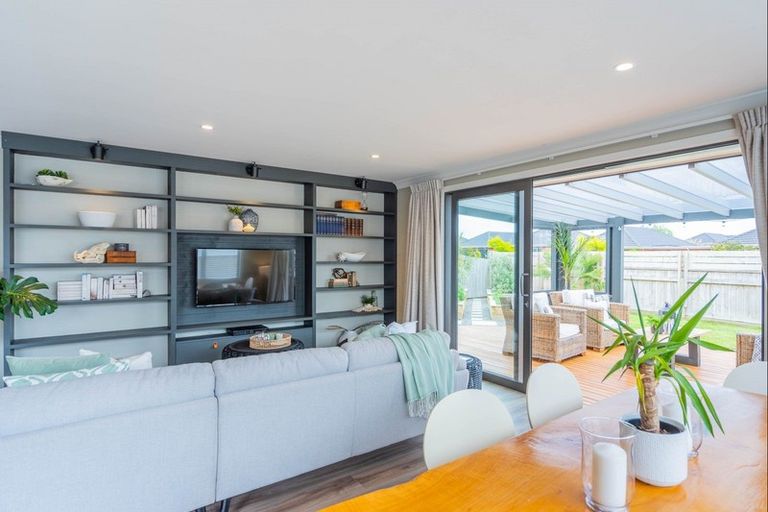 Photo of property in 11 Mahia Lane, Waikanae, 5036