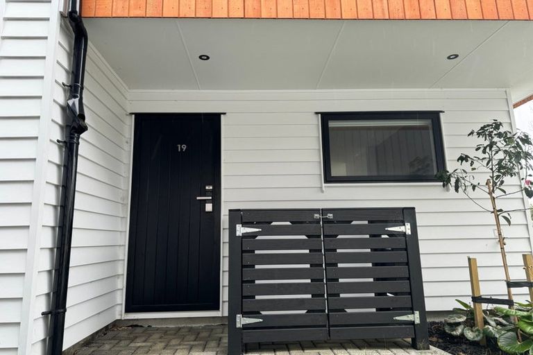 Photo of property in 19 Windy Ridge Road, Glenfield, Auckland, 0629