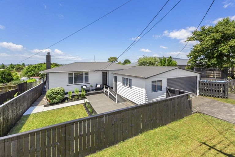 Photo of property in 32 Neil Avenue, Te Atatu Peninsula, Auckland, 0610