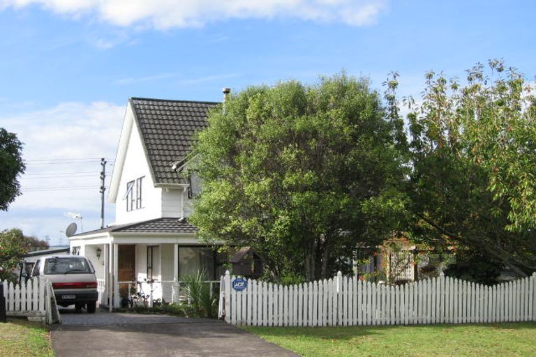Photo of property in 14 Harmel Road, Glendene, Auckland, 0602