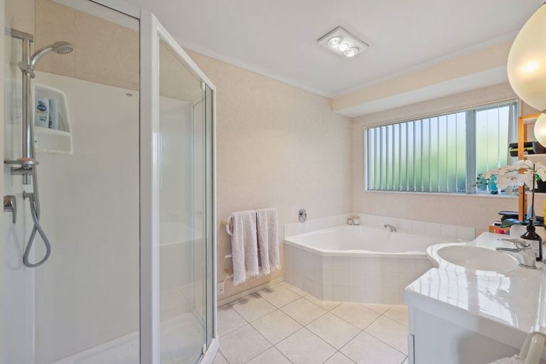 Photo of property in 32 Highfields Terrace, Henderson, Auckland, 0612