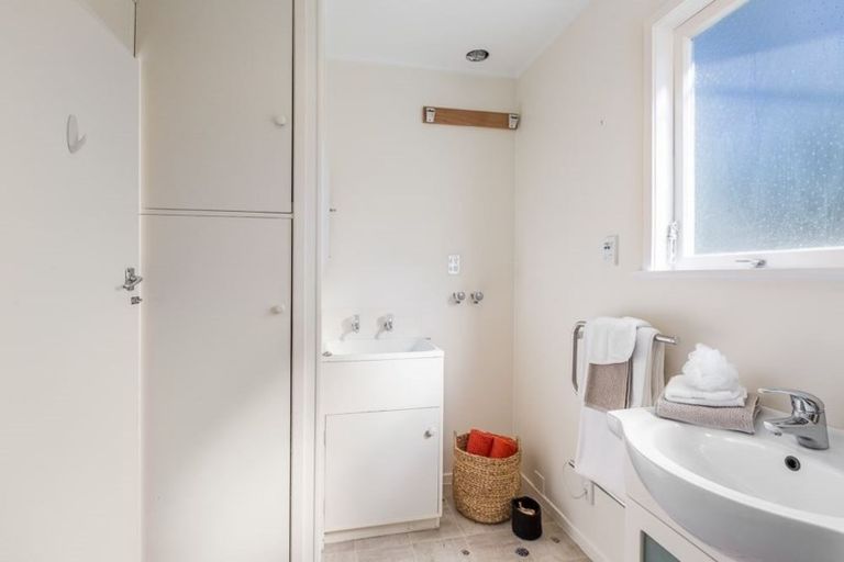 Photo of property in 20 Lake Road, Northcote, Auckland, 0627