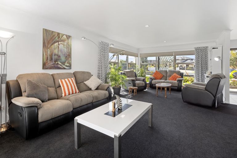 Photo of property in 18 Resolution Place, One Tree Point, 0118