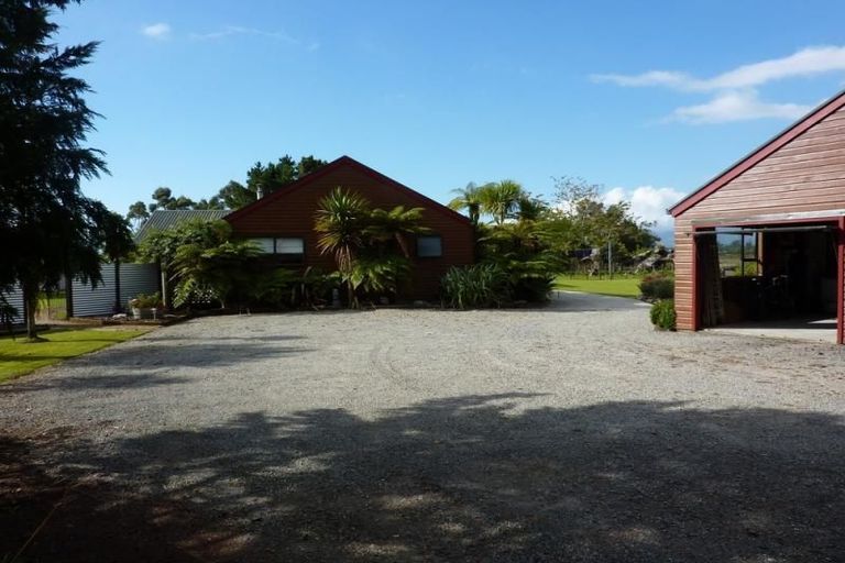 Photo of property in 29 Eastons Road, Westport, 7825