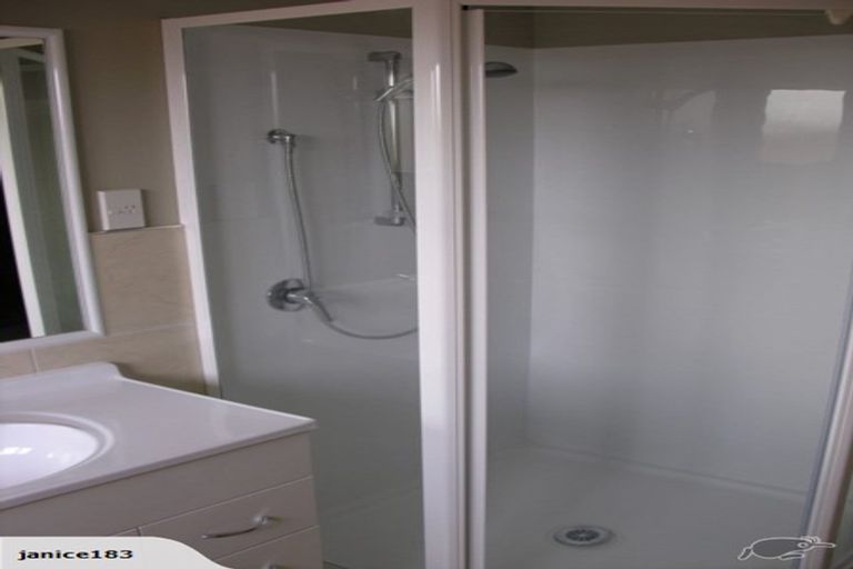 Photo of property in 32 Carrick Glen Avenue, Flat Bush, Auckland, 2019