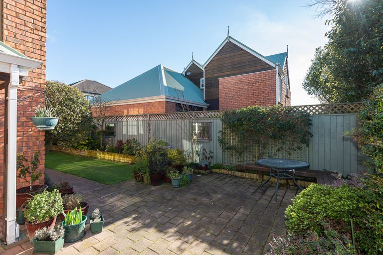 Photo of property in 2/61 Hawkesbury Avenue, St Albans, Christchurch, 8014
