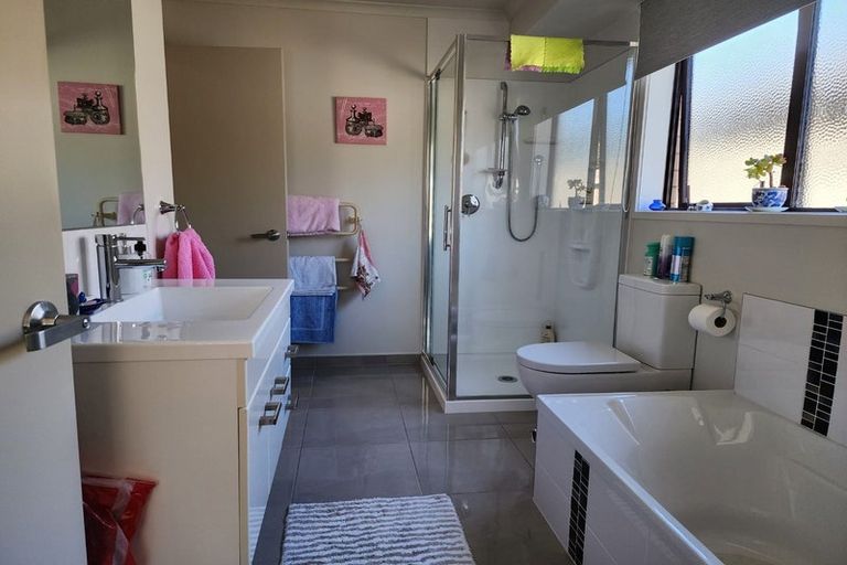 Photo of property in 21 Rainey Crescent, Papamoa Beach, Papamoa, 3118