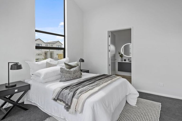 Photo of property in 2/1 Hebe Lane, Northwood, 8051