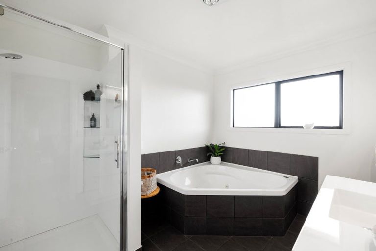 Photo of property in 8 Shalimar Place, Huntington, Hamilton, 3210