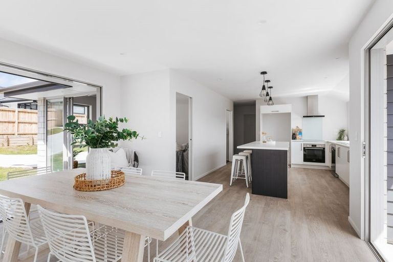 Photo of property in 14 Anglers Way, Omokoroa, 3114