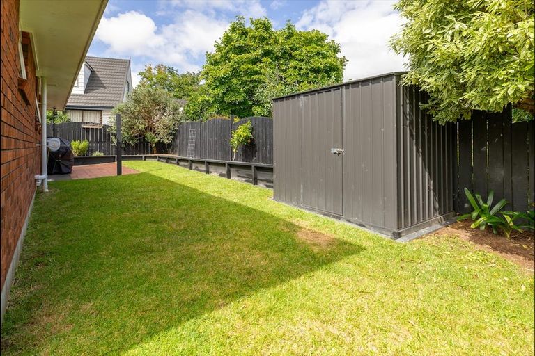 Photo of property in 1a Compass Place, Te Atatu Peninsula, Auckland, 0610