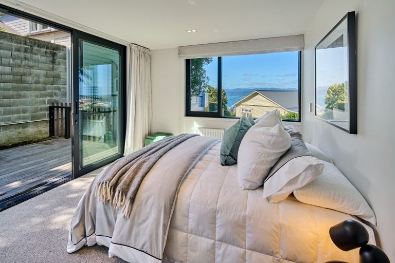 Photo of property in 21 Seaview Terrace, Northland, Wellington, 6012