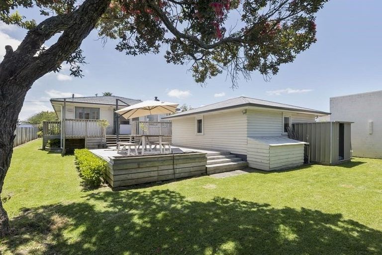 Photo of property in 118 Taikata Road, Te Atatu Peninsula, Auckland, 0610