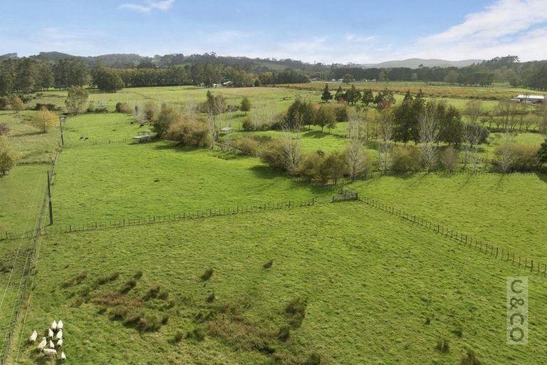 Photo of property in 293 Ararimu Valley Road, Helensville, Waimauku, 0882