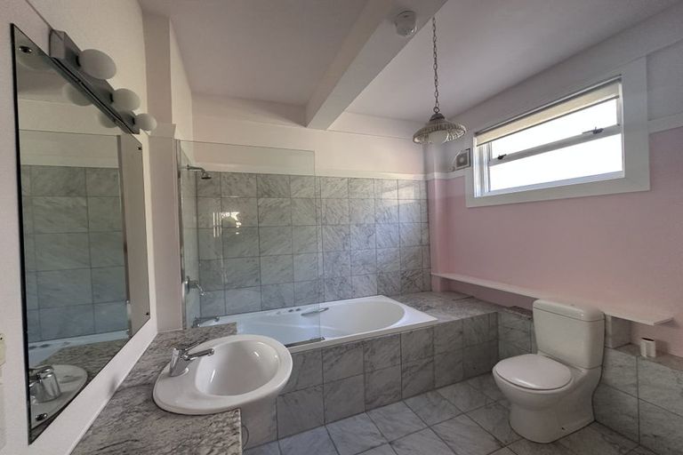 Photo of property in Inverleith Apartments, 306u4 Oriental Parade, Oriental Bay, Wellington, 6011