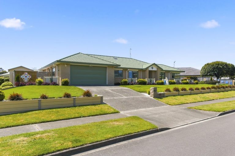 Photo of property in 100 Milne Drive, Paraparaumu, 5032