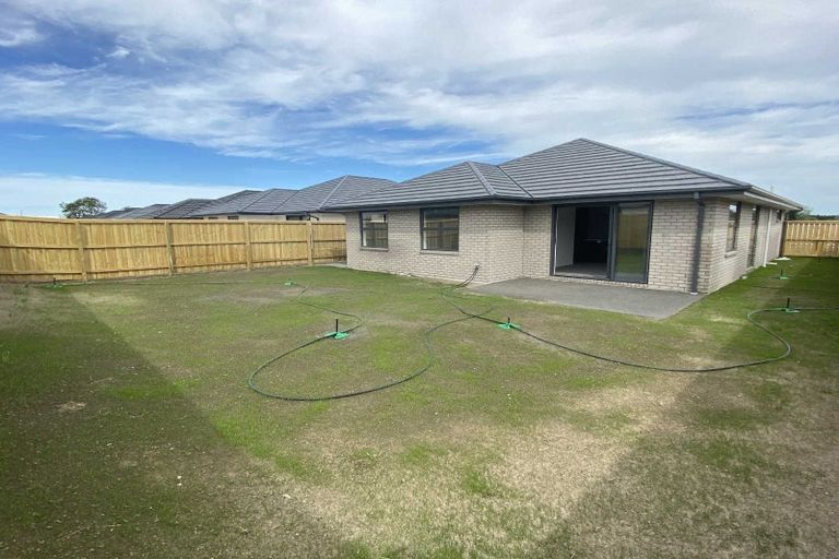 Photo of property in 18 Eileen Way, Rolleston, 7615