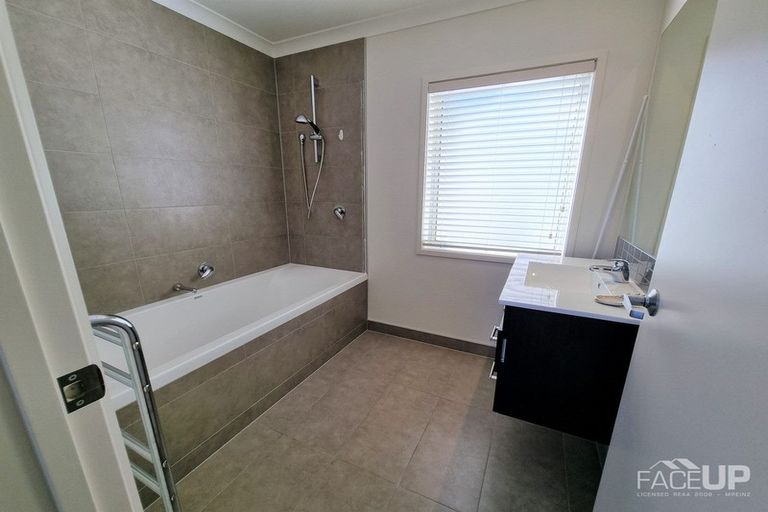 Photo of property in 10 Toheroa Street, Hobsonville, Auckland, 0616