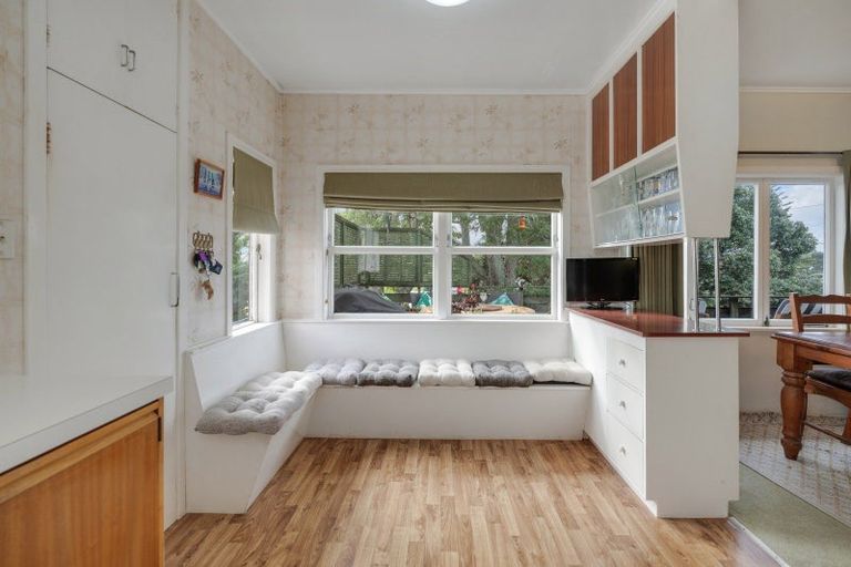 Photo of property in 67 Beach Road, Mellons Bay, Auckland, 2014