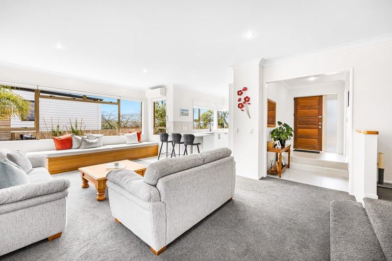 Photo of property in 30 Vermeer Place, West Harbour, Auckland, 0618