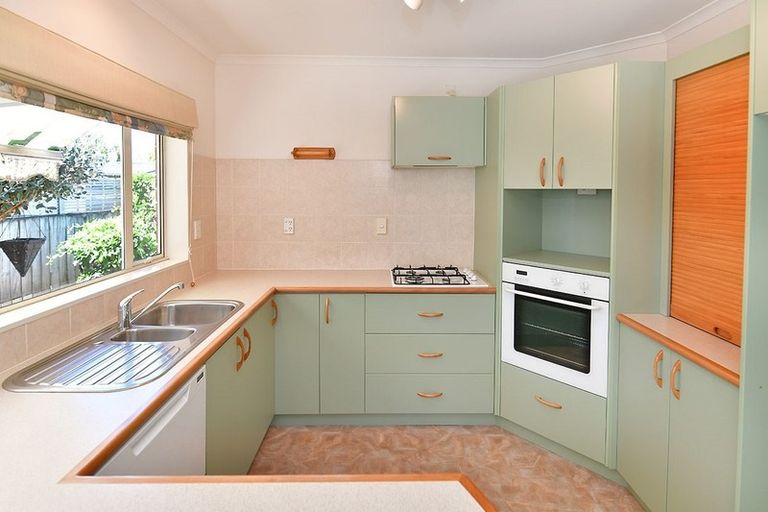 Photo of property in 15a Hatton Road, Orewa, 0931