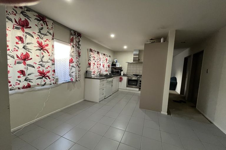 Photo of property in 1 Glengarry Road, Glen Eden, Auckland, 0602