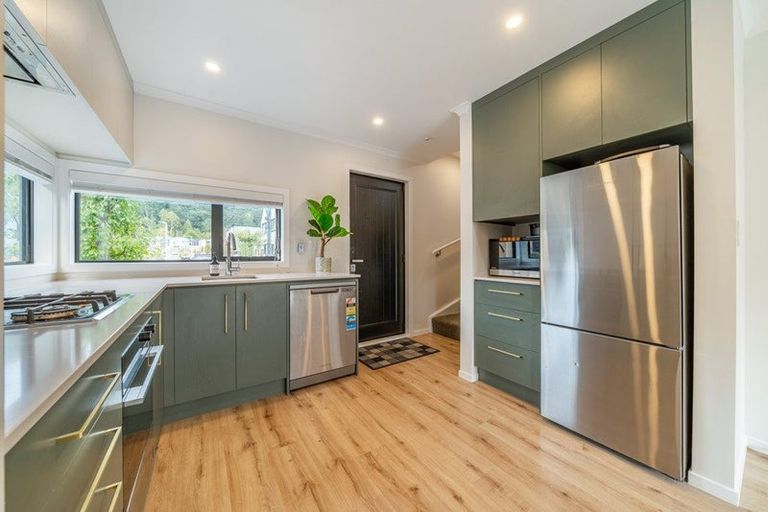 Photo of property in 15 Raeble Walkington Lane, Wallaceville, Upper Hutt, 5018
