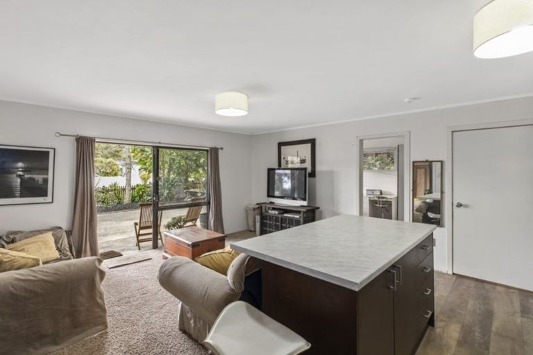 Photo of property in 18 Rimutaka Place, Titirangi, Auckland, 0604