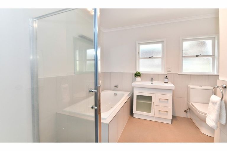 Photo of property in 12 Forest Glen, Orewa, 0931