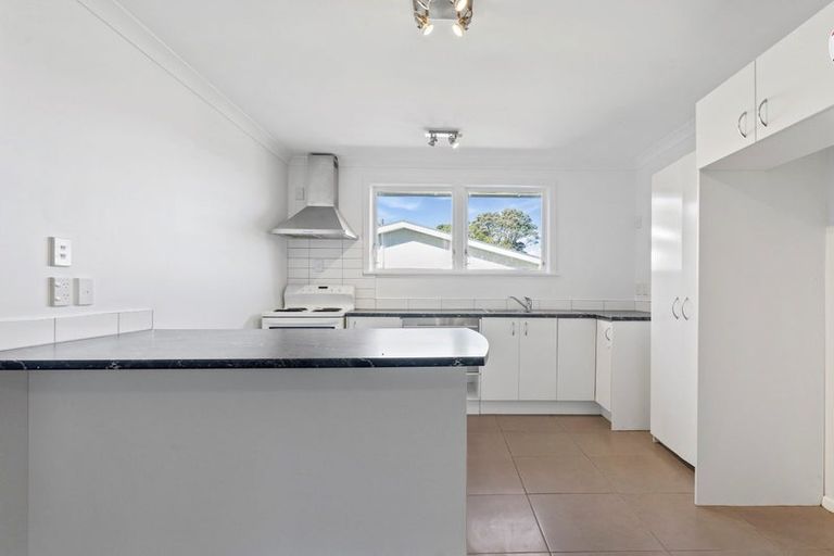 Photo of property in 43 Stewart Drive, Newlands, Wellington, 6037